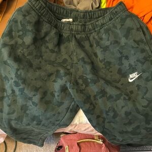 Nike camo jogger